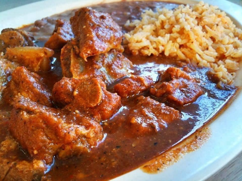 COSTILLAS DE CERDO EN SALSA ROJA