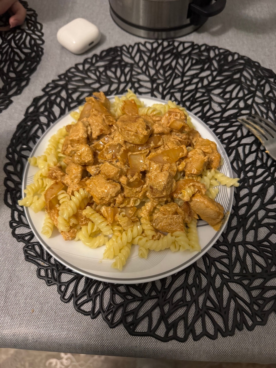 Макароны с курицей в сметанном соусе